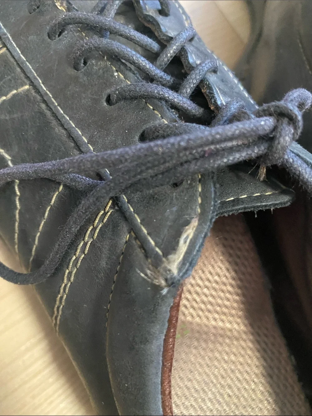 Allen Edmonds Voyager Black Leather Lace-Up Shoes with Contrast Stitching